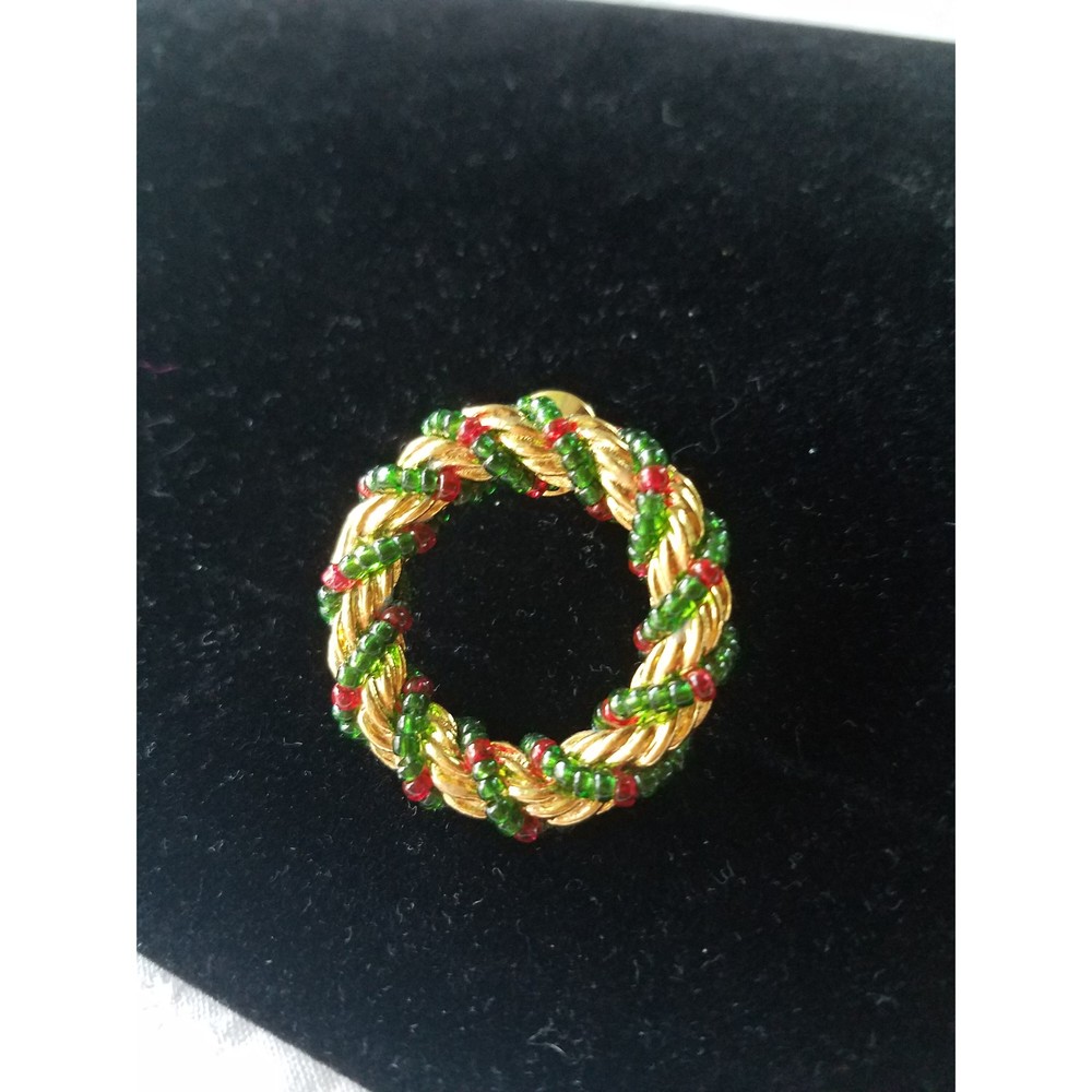 Vintage Christmas Beaded Gold Tone Wreath Brooch